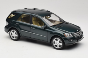 Mercedes ML W164 Green Metallic Minichamps 1:18 150034502 Kov – obrázek 6 z 8