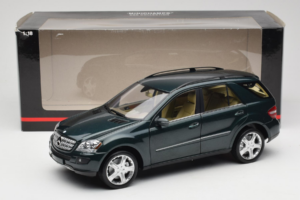 Mercedes ML W164 Green Metallic Minichamps 1:18 150034502 Kov – obrázek 8 z 8