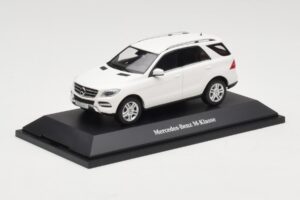 Mercedes ML W166 Calcit White Minichamps 1:43 B66960062 Kov – obrázek 2 z 4