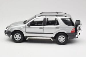 Mercedes ML320 W163 Stříbrný Maisto 1:18 50319 Kov – obrázek 4 z 8