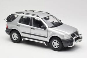 Mercedes ML320 W163 Stříbrný Maisto 1:18 50319 Kov – obrázek 6 z 8