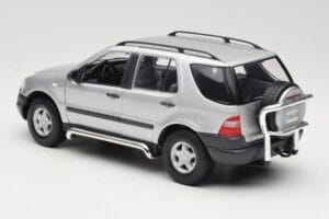 Mercedes ML320 W163 Stříbrný Maisto 1:18 50319 Kov – obrázek 7 z 8