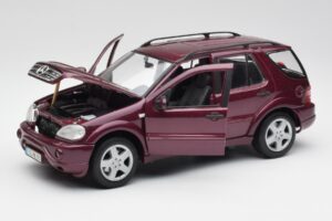 Mercedes ML55 AMG W163 Fialový Maisto 1:18 31876 Kov – obrázek 2 z 8