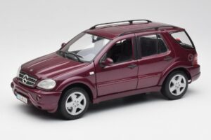 Mercedes ML55 AMG W163 Fialový Maisto 1:18 31876 Kov