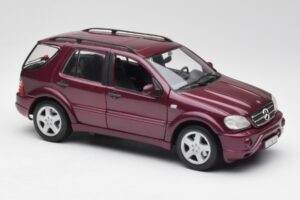 Mercedes ML55 AMG W163 Fialový Maisto 1:18 31876 Kov – obrázek 6 z 8