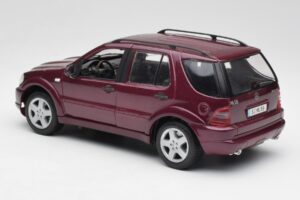 Mercedes ML55 AMG W163 Fialový Maisto 1:18 31876 Kov – obrázek 7 z 8