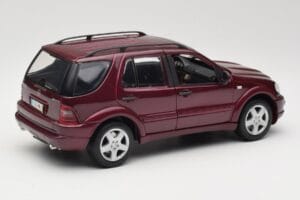 Mercedes ML55 AMG W163 Červený Maisto 1:18 50348 Kov – obrázek 3 z 8