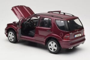 Mercedes ML55 AMG W163 Červený Maisto 1:18 50348 Kov – obrázek 5 z 8
