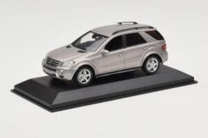 Mercedes ML63 AMG W164 Šedý Metallic Minichamps 1:43 400034570 Kov – obrázek 2 z 4
