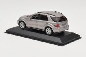 Mercedes ML63 AMG W164 Šedý Metallic Minichamps 1:43 400034570 Kov – obrázek 3 z 4