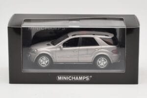 Mercedes ML63 AMG W164 Šedý Metallic Minichamps 1:43 400034570 Kov – obrázek 4 z 4