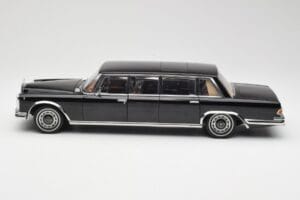 Mercedes 600 Pullman W100 Černý AUTOart 1:18 76197 Kov – obrázek 4 z 8