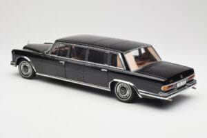 Mercedes 600 Pullman W100 Černý AUTOart 1:18 76197 Kov – obrázek 7 z 8