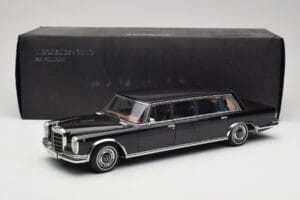 Mercedes 600 Pullman W100 Černý AUTOart 1:18 76197 Kov – obrázek 8 z 8
