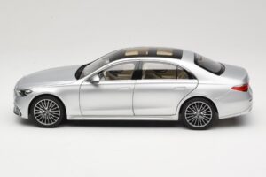 Mercedes S-Class W223 AMG Line Brilliant Silver Norev 1:18 183805 Kov – obrázek 4 z 8