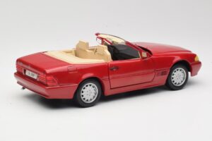 Mercedes SL500 R129 Červený Revell 1:18 08927 Kov – obrázek 3 z 8