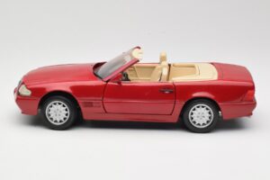 Mercedes SL500 R129 Červený Revell 1:18 08927 Kov – obrázek 4 z 8