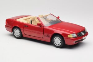 Mercedes SL500 R129 Červený Revell 1:18 08927 Kov – obrázek 6 z 8