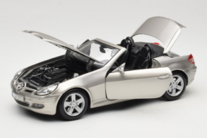 Mercedes SLK R171 Světle Bronzový Metalíza Maisto 1:18 31674-R1 Kov – obrázek 2 z 8