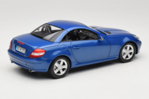 Mercedes SLK R171 Blue Metallic Minichamps 1:18 100033131 Kov – obrázek 4 z 11
