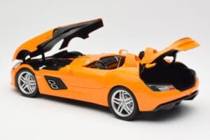 Mercedes SLR McLaren C199 Stirling Moss AMG Solarbeam Metallic Minichamps 1:18 100038400 Kov – obrázek 5 z 8