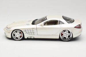 Mercedes SLR McLaren C199 Bílý Maisto 1:18 31068 Kov – obrázek 4 z 8