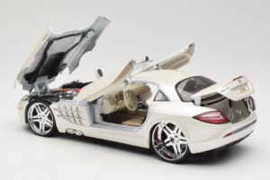 Mercedes SLR McLaren C199 Bílý Maisto 1:18 31068 Kov – obrázek 5 z 8