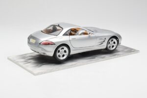 Mercedes SLR Vision Stříbrný Limitovaná Edice S Hliníkovým Podstavcem Bburago 1:18 B66962102 Kov – obrázek 3 z 8