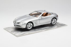 Mercedes SLR Vision Stříbrný Limitovaná Edice S Hliníkovým Podstavcem Bburago 1:18 B66962102 Kov