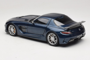 Mercedes SLS AMG Black Series Daytona Blue Metallic Minichamps 1:18 110033026 Kov – obrázek 7 z 8