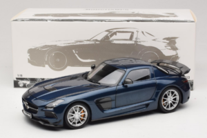 Mercedes SLS AMG Black Series Daytona Blue Metallic Minichamps 1:18 110033026 Kov – obrázek 8 z 8