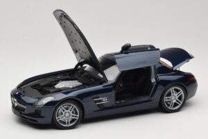 Mercedes SLS AMG C197 Blue Metallic Minichamps 1:18 100039021 Kov – obrázek 2 z 8