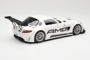 Mercedes AMG SLS C197 GT3 Street Bílý Minichamps 1:18 151123107 Kov – obrázek 2 z 6