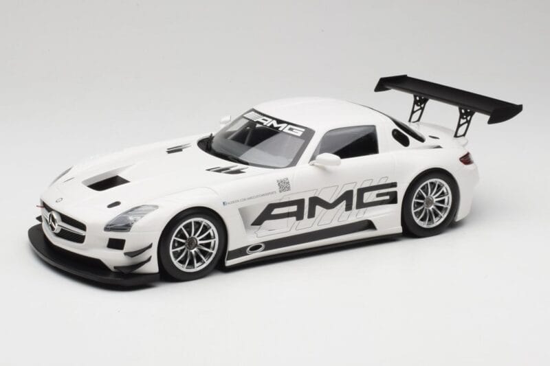 Mercedes AMG SLS C197 GT3 Street Bílý Minichamps 1:18 151123107 Kov