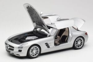 Mercedes SLS AMG C197 Iridium Stříbrný Minichamps 1:18 100039026 Kov – obrázek 2 z 8