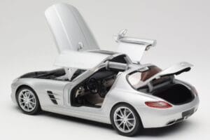 Mercedes SLS AMG C197 Iridium Stříbrný Minichamps 1:18 100039026 Kov – obrázek 5 z 8