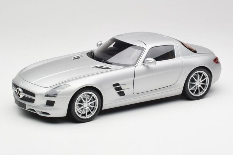 Mercedes SLS AMG C197 Iridium Stříbrný Minichamps 1:18 100039026 Kov