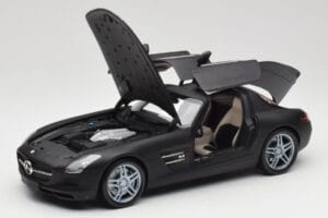 Mercedes SLS AMG C197 Matte Black Minichamps 1:18 100039027 Kov – obrázek 2 z 8