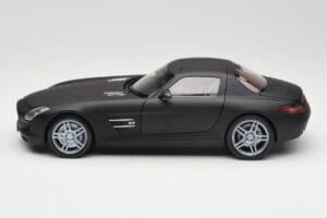 Mercedes SLS AMG C197 Matte Black Minichamps 1:18 100039027 Kov – obrázek 4 z 8