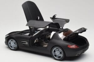 Mercedes SLS AMG C197 Matte Black Minichamps 1:18 100039027 Kov – obrázek 5 z 8