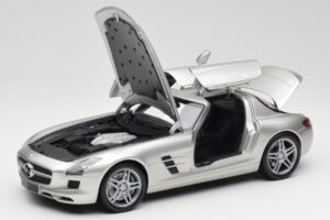 Mercedes SLS AMG C197 Matt Stříbrný Minichamps 1:18 100039029 Kov – obrázek 2 z 8