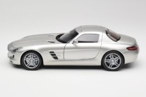 Mercedes SLS AMG C197 Matt Stříbrný Minichamps 1:18 100039029 Kov – obrázek 4 z 8