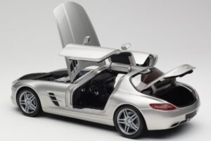 Mercedes SLS AMG C197 Matt Stříbrný Minichamps 1:18 100039029 Kov – obrázek 5 z 8