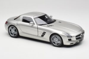 Mercedes SLS AMG C197 Matt Stříbrný Minichamps 1:18 100039029 Kov – obrázek 6 z 8