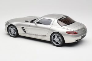 Mercedes SLS AMG C197 Matt Stříbrný Minichamps 1:18 100039029 Kov – obrázek 7 z 8