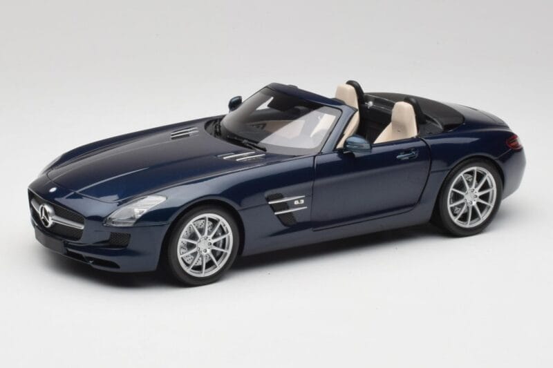 Mercedes SLS AMG R197 Roadster South Seas Modrý Minichamps 1:18 100039031 Kov