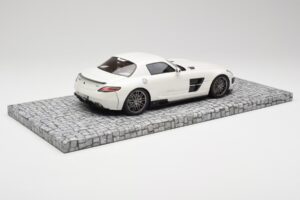 Mercedes Brabus SLS AMG 700 Biturbo Pearl Bílý Minichamps 1:18 107032020 Kov – obrázek 2 z 6