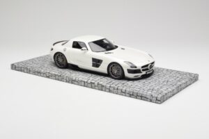 Mercedes Brabus SLS AMG 700 Biturbo Pearl Bílý Minichamps 1:18 107032020 Kov – obrázek 4 z 6