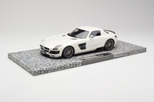 Mercedes Brabus SLS AMG 700 Biturbo Pearl Bílý Minichamps 1:18 107032020 Kov