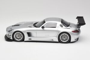 Mercedes SLS AMG GT3 C197 Street Stříbrný Minichamps 1:18 151113100 Kov – obrázek 3 z 6